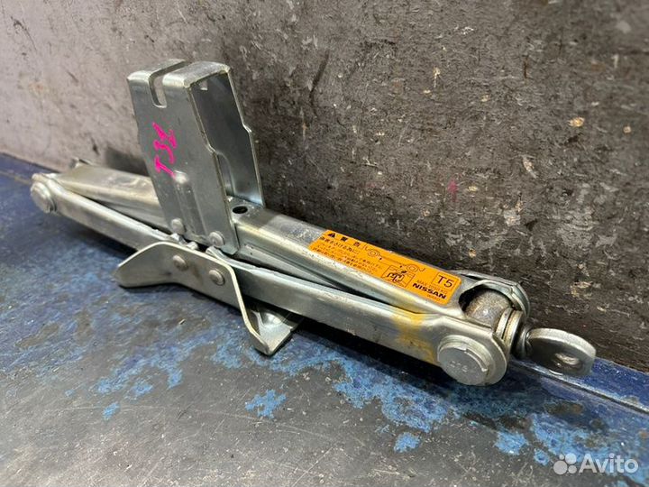 Домкрат Nissan X-Trail T31