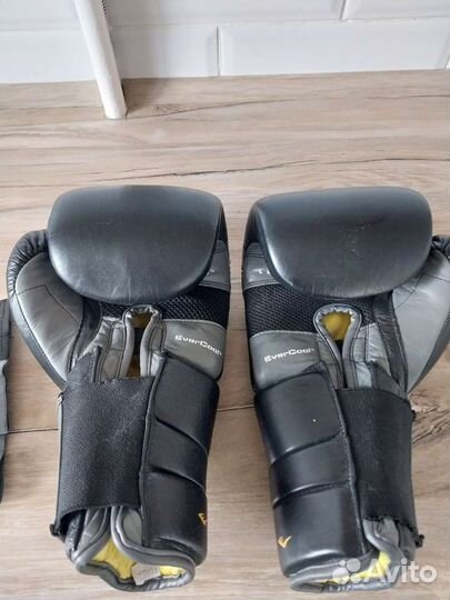 Боксерские перчатки Everlast 14oz