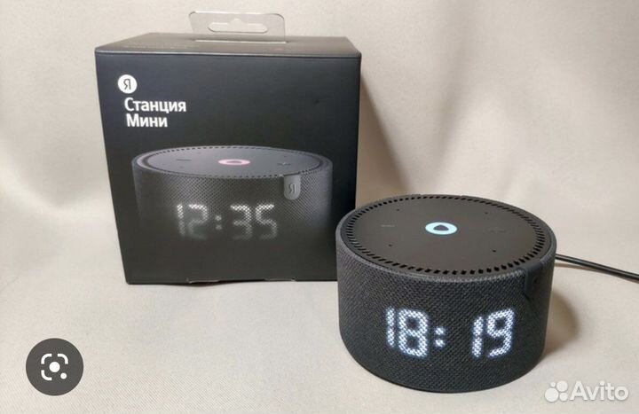Яндекс.Станция Мини без часов с часами