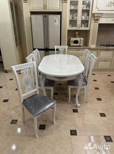 Столы и стулья. Комплект