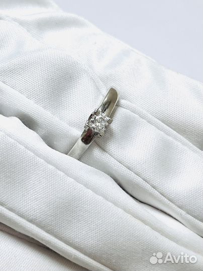 Кольцо с природным камнем Золото