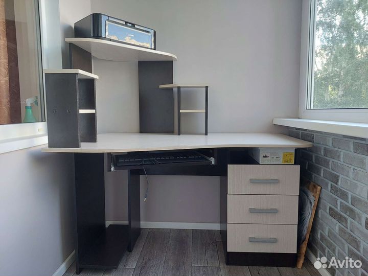 Компьютерный стол