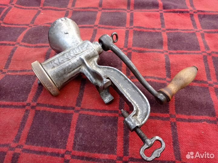 Мясорубка чугунная (*К*А*С*Л*И*)