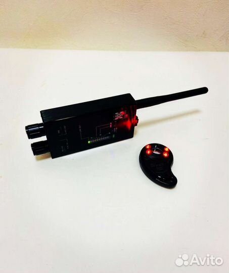 Детектор жучков и скрытых камер gps M8000