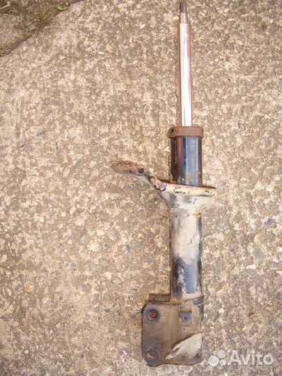 Амортизатор передний правый Хёндэ Туссан с04-10г