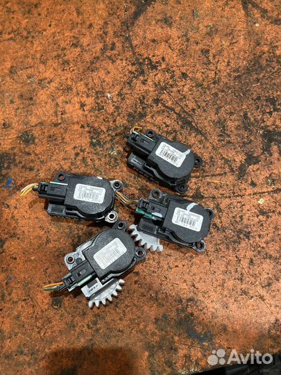 Моторчик заслонки отопителя Opel Mokka