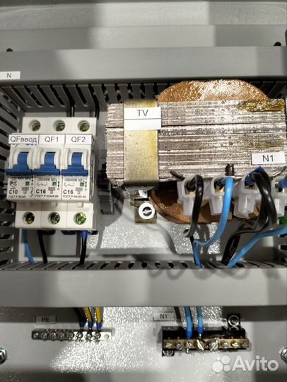 Распределительный щиток с понижающим трансформатор