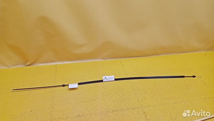 Трос открывания капота Tiguan