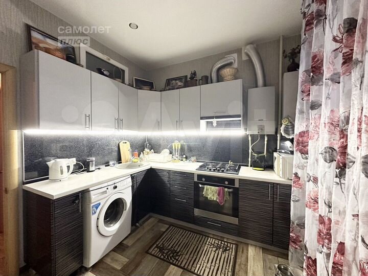 4-к. квартира, 96 м², 2/4 эт.