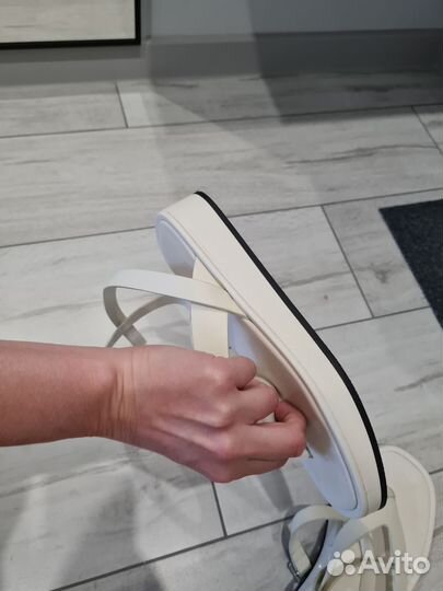 Сандалии zara