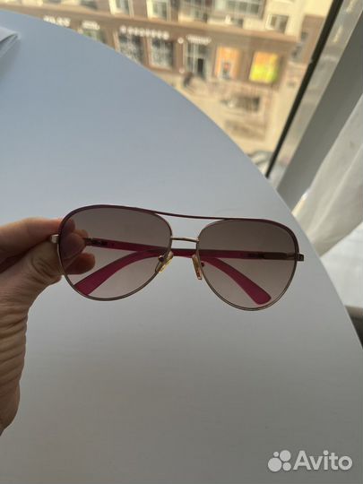 Солнцезащитные очки женские guess