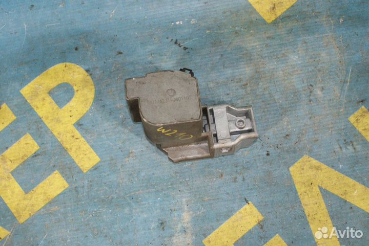 Ответная часть замка зажигания Mercedes-Benz W210