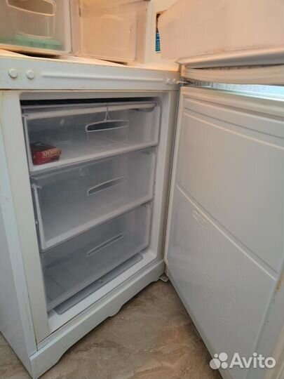 Холодильник indesit