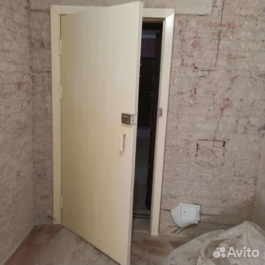 Дверь входная деревянная с коробкой