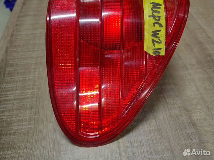 Фонарь задний правый Mercedes Benz E класс