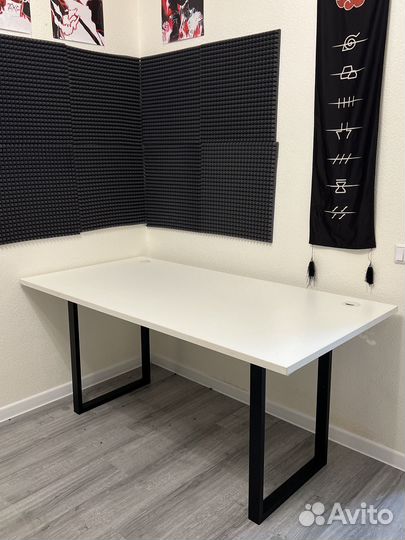 Компьютерный стол белый