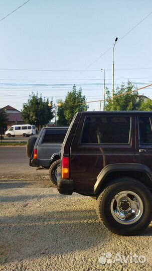 Jeep Cherokee 2.5 МТ, 1994, 100 000 км