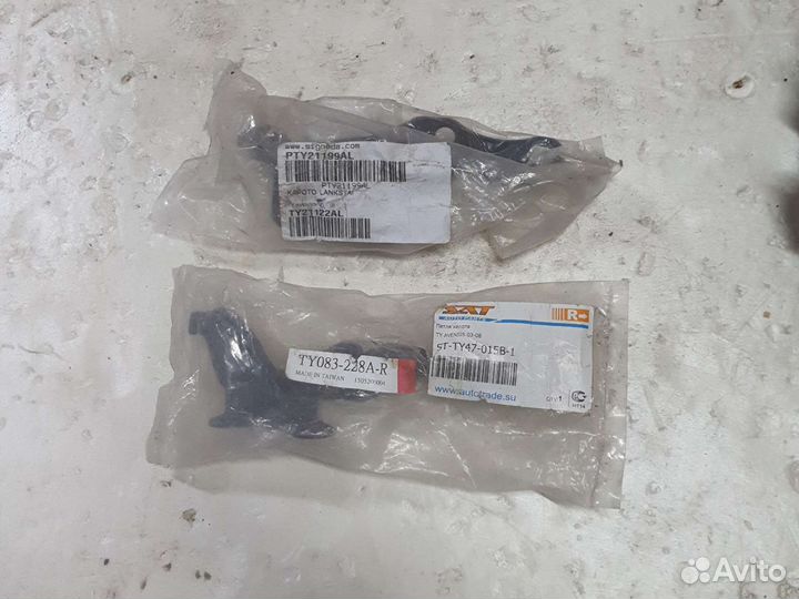 Петли капота tayota avensis