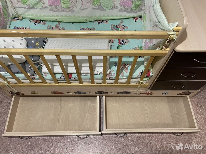 Кроватка с маятником