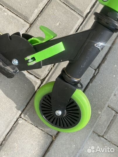 Самокат детский двухколесный Reaction складной