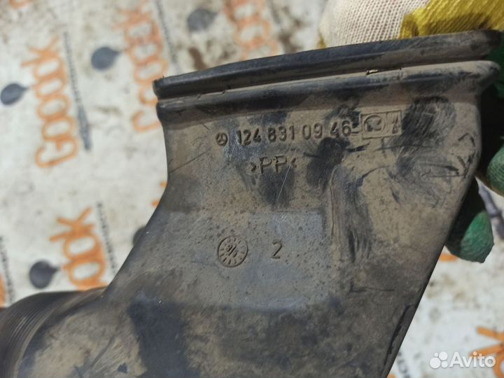 Патрубок Mercedes-Benz W124