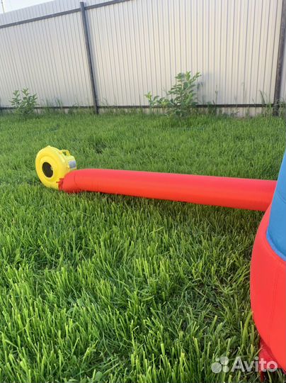 Надувной батут с горкой