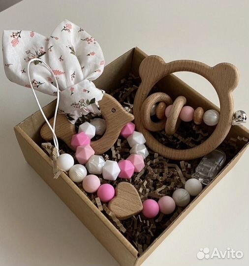 Подарочный набор бокс для девочки; погремушка