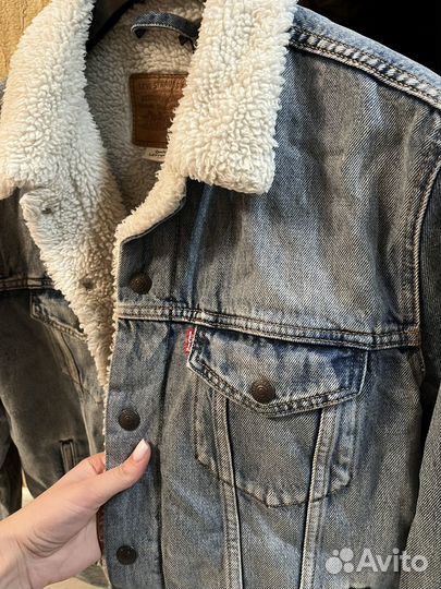 Джинсовая куртка levis