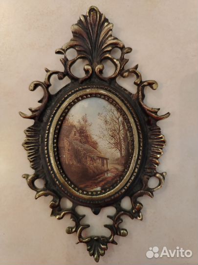 Старинная картина на шелке в латунной раме