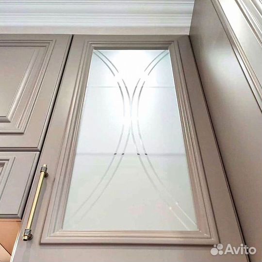 Кухонный гарнитур в современном стиле на заказ