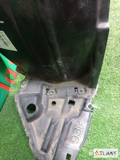 Подкрылок передний правый toyota aqua