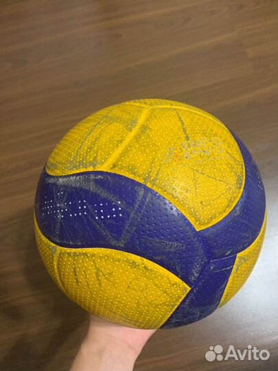 Волейбольный мяч mikasa V200W б/у
