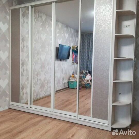 Шкаф купе с зеркалом