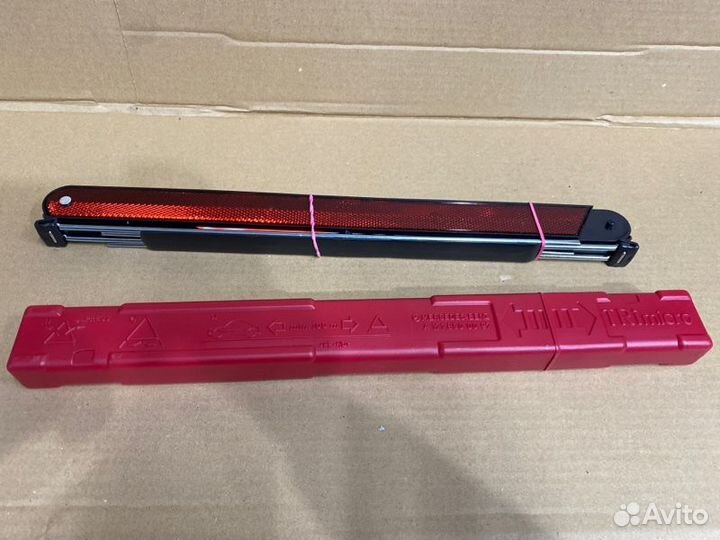 Знак аварийной остановки Mercedes-Benz C-Class