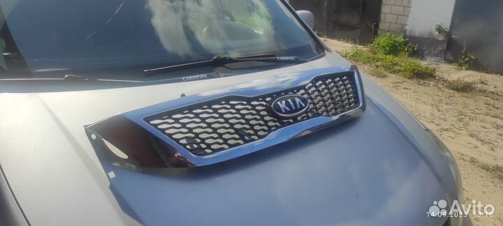 Решетка радиатора Kia carnival vq