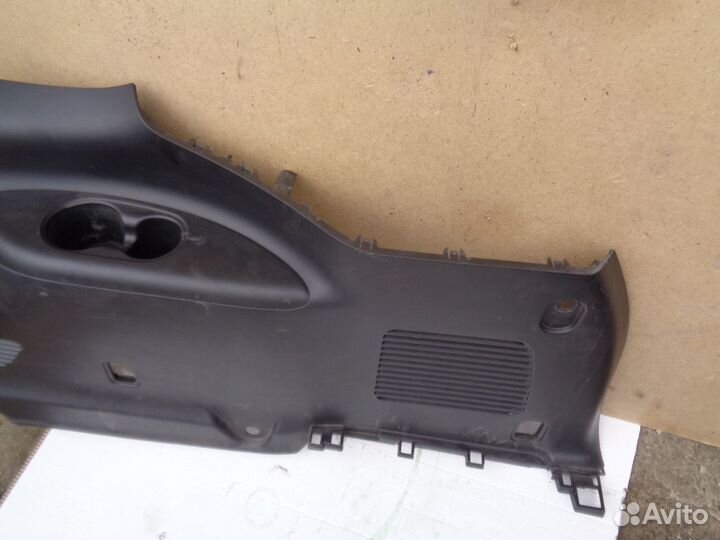 Ниссан Патрол Y62, Обшивка багажника правая