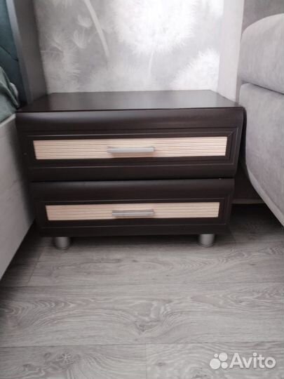 Туалетный столик с зеркалом