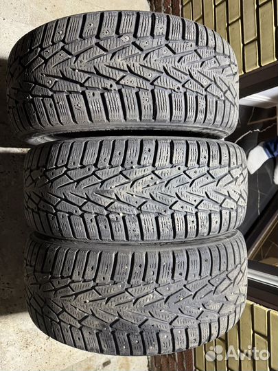 Nokian Tyres Hakkapeliitta 7 215/55 R34 и 215/55 R34 98T