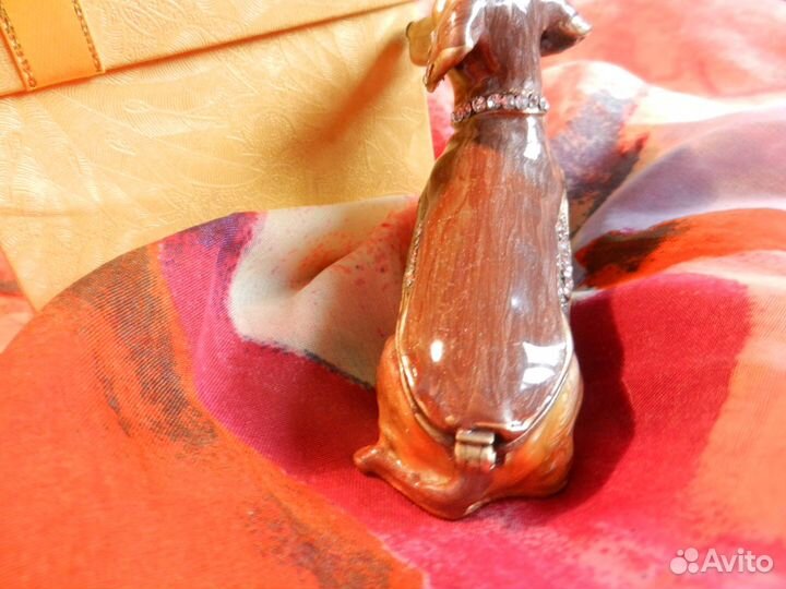 Статуэтка - шкатулка собака такса новая