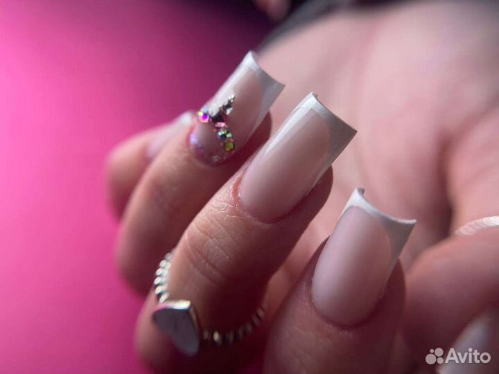 Наращивание ногтей, педикюр