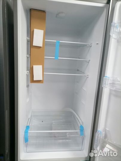 Новый холодильник серебристый 180 см