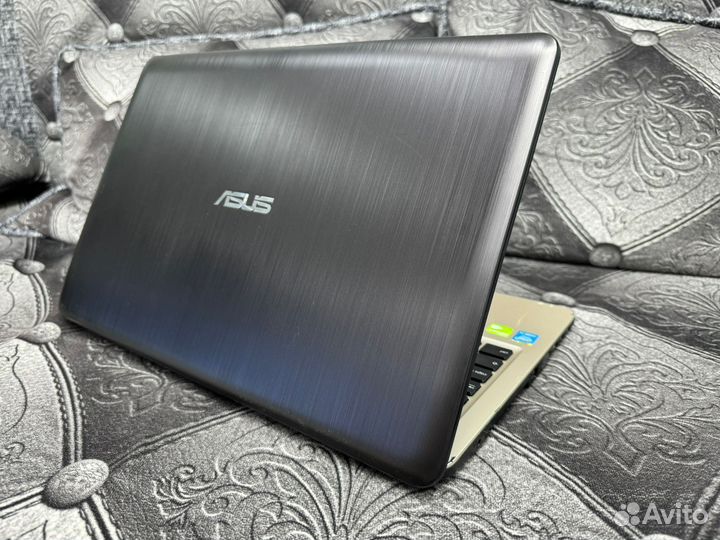 Ноутбук Asus K540 на Core i3 c GeForce 920m