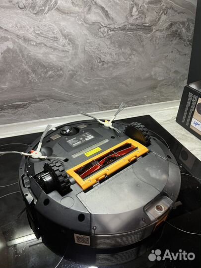 Робот-пылесос Redmond RV-R650S