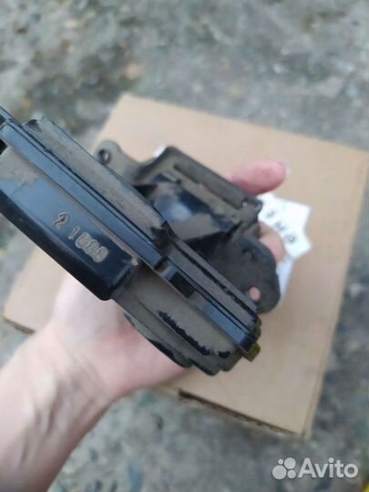 Замок багажника Toyota Fielder 69350-28150