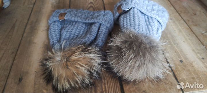 Шапка с натуральным помпоном женская