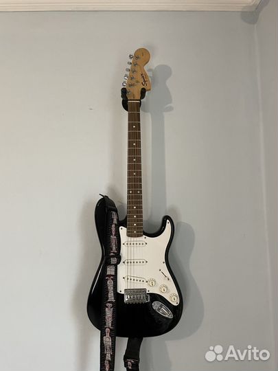 Squier strat Fender электрогитара