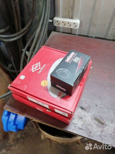 Передние тормозные диски и колодки на ауди а6 с5