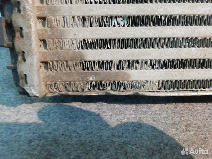 Интеркулер правый Дизель V-30L 7L6145804A