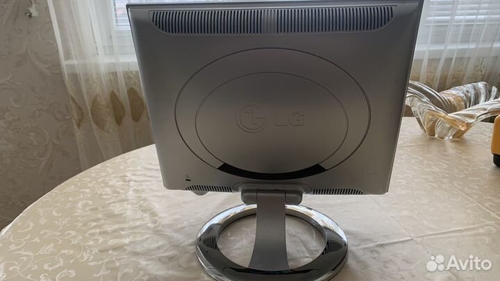 Монитор LG