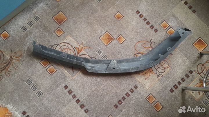 Губа на передний бампер, левая часть